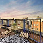 Stylish 1-Bed Flat In Canary Wharf