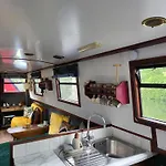 Comfy Canal Boat In Little Venice By Paddington
