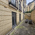 Luxury 3-Bed Apartment With Private Garden En-Suites & Underground Parking Prime Nw6 London Location