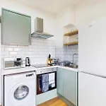 2Br Flat 5 Min Walk To New Cross Gate Station