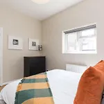 Trendy Spacious 1 Bedroom Flat