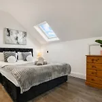 Bright & Glamorous Apartment 1Br 1Ba Private Balcony