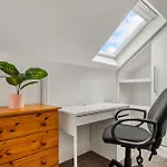 Bright & Glamorous Apartment 1Br 1Ba Private Balcony