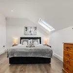 Bright & Glamorous Apartment 1Br 1Ba Private Balcony
