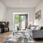 Bright & Glamorous Apartment 1Br 1Ba Private Balcony