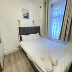 2 Bedroom Flat Ground Floor Miles