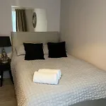 London Property Apartments For Up To 6, Next To Big Ben & London Eye