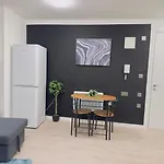 1 Bedroom Sleeps 4 In Golder Green Nw11 London