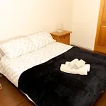 Cosy Turkey Oak Flat In Hackney