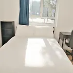 Stunning 4 Bedroom Apartment In Swiss Cottage Sleeps 10