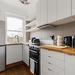 Modern 3Br In Central London, Huge Terrace & Sleeps 10