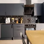 Luxury 4 Bedroom Apartment In Central London