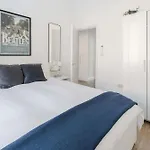 Luxury 4 Bedroom Apartment In Central London
