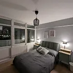 Panoramic View Two-Bedroom Central London Flat