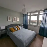 Panoramic View Two-Bedroom Central London Flat