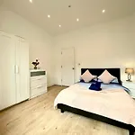 A Ground Floor One Double Bedroom Flat With Garden