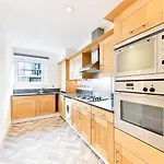Immaculate 2-Bed House In Earls Court W14