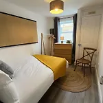 Spacious 2 Bedroom Apartment