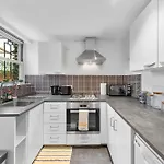 Cosy Two Bedroom Luxury Living - Central London Hideaway Cottage Paddington & Westminster