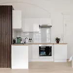 Elegant Mayfair Studio Apartment