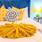 The Wanderer 3 Bedroom Apartment By Altoluxoexperience Short Lets & Serviced Accommodation With Free Parking & Wifi