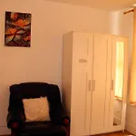 Spacious 4-Bed House - Sleeps 5 Garden & Parking