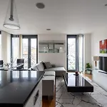 Modern, Stylishly Furnished Apartment, With Wrap Around Balcony In Notting Hill