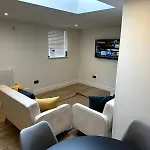 Modern 2-Bed Flat In Euston