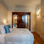 The Plush Putney Apartment - 2 Bed - 2 Bath - Ground Floor Apt