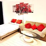 A Brand New Flat With 3 Bedrooms & 3 Baths In Zone 1 Angel For Max 9 Ppl