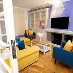 Buckingham Palace 4Br 3Ba House