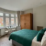 Spacious 3Br Home In Heart Of Wimbledon