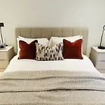 Luxury Apt In White City Living - Ideal For Family & Business Stay