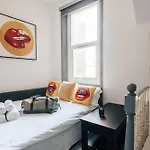 Cosy And Modern Duplex In The Heart Of Earls Court