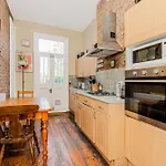 Cozy Room In A Gorgeous Victorian House