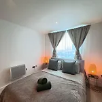 River View London Eye Vauxhall 2 Bedroom Apartment