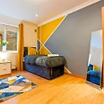 50 Percent Off Monthly Stays - 1Br And 1 Sofa Bed, Only Two Mins Walk To Clapham Junction Station