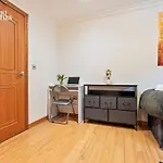 50 Percent Off Monthly Stays - 1Br And 1 Sofa Bed, Only Two Mins Walk To Clapham Junction Station