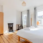Newly Renovated 3Bed Period Home In Stratford
