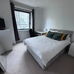 Spare Room In All-Female 2-Bedroom Flat-Female Only!