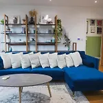 Stylish Brixton 2 Bed- 2 Bath By Pop And Brixton Village