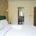 Stylish Brixton 2 Bed- 2 Bath By Pop And Brixton Village
