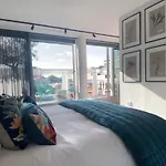 Elegant Penthouse Retreat Near London Bridgecheckhostprofile
