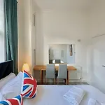 Bright Flat In Maida Hill