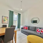 Bright Flat In Maida Hill