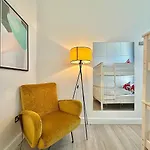 Bright Flat In Maida Hill