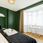 Elegant 1Br Apt With Garden Near Neasden Station
