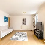 Sunny 1Br Gem Near Canary Wharf With Parking