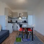 2 Bedroom Apartment By Arhouse Apartments Short Lets & Serviced Accommodation Highbury With Free Wifi