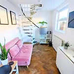 Coach House In Brixton